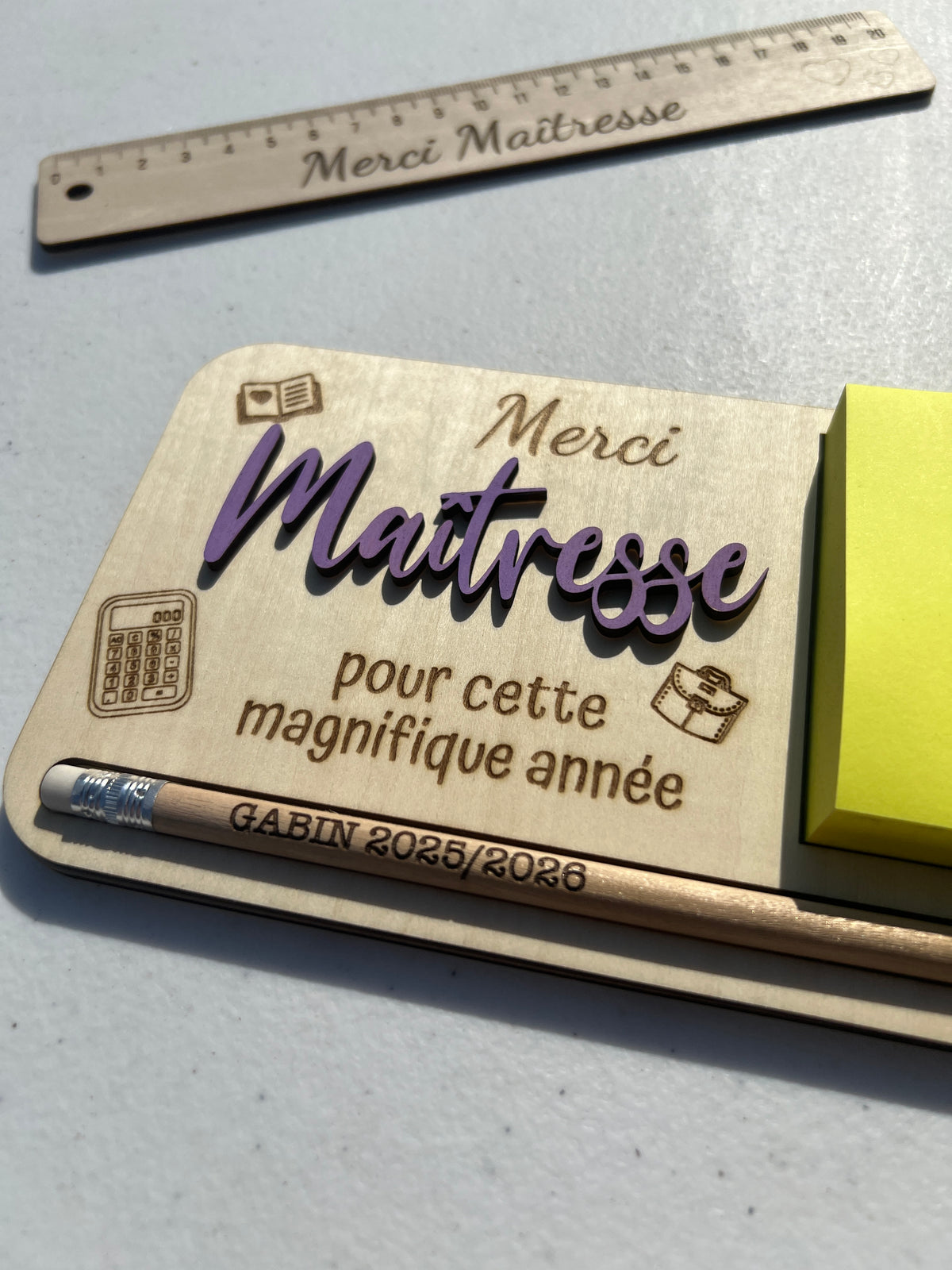 Support post- it avec crayon gravé