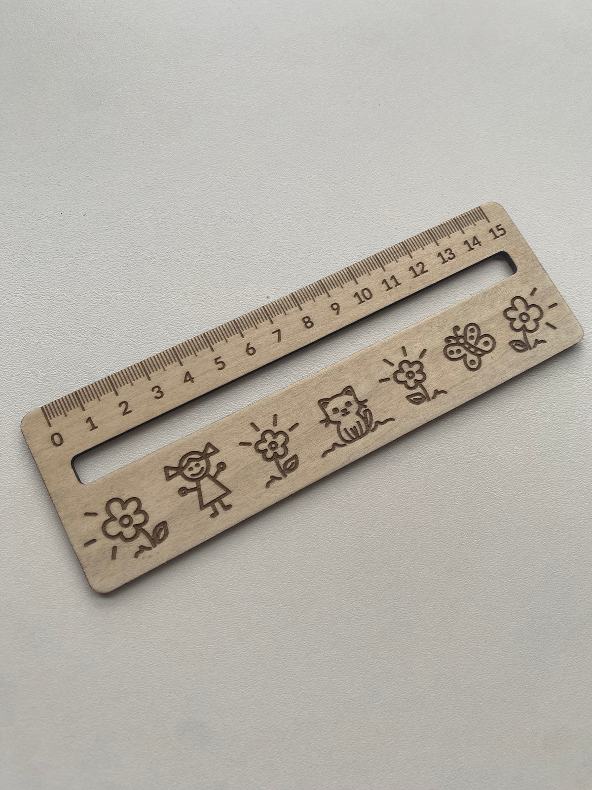 Règle de lecture en bois gravé