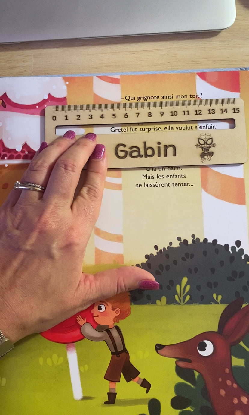 Règle de lecture en bois gravé