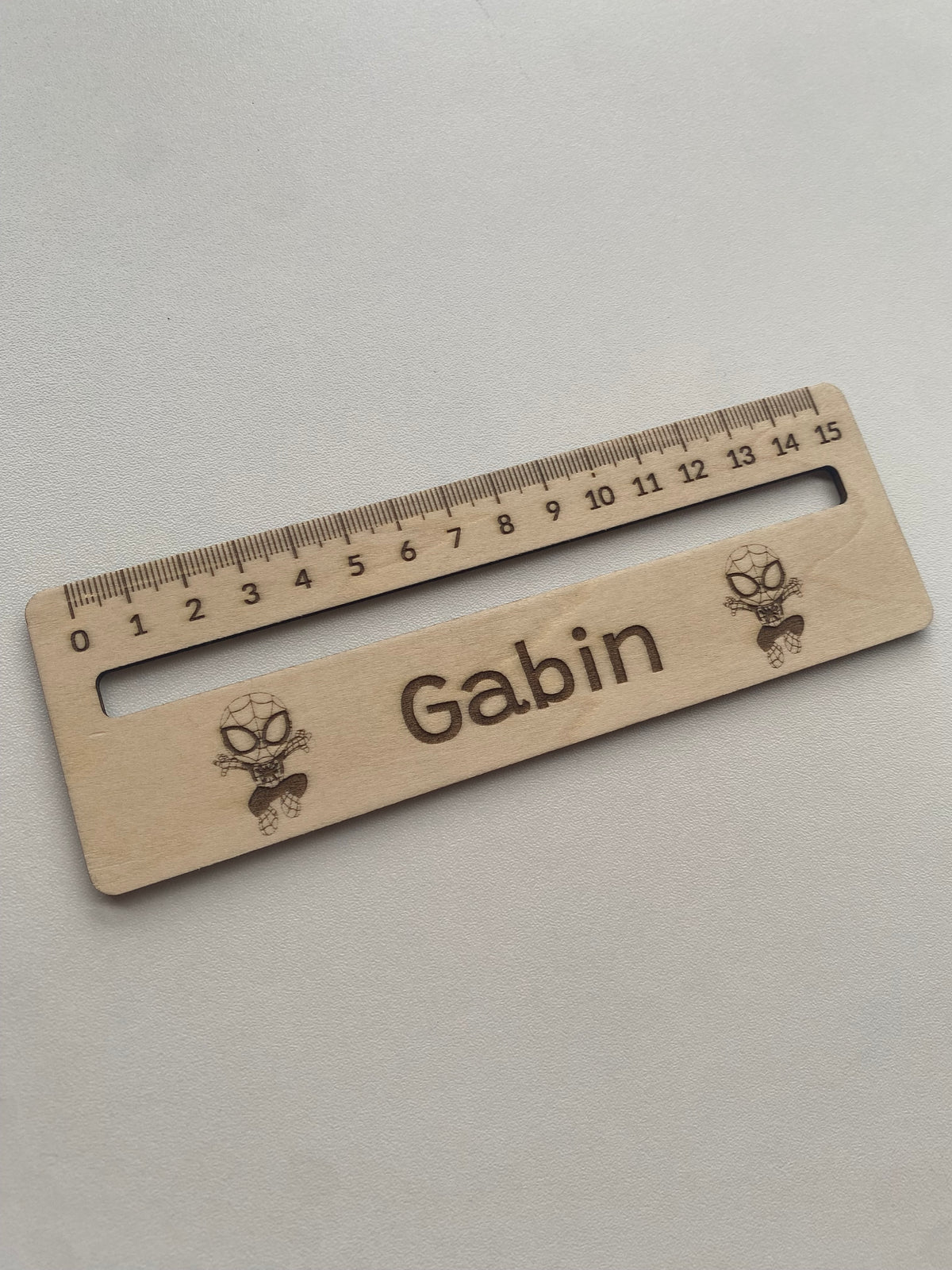 Règle de lecture en bois gravé